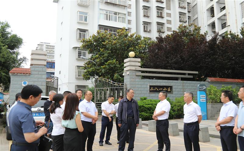 ʡ�ؿ���쵼������һ��ӵ���ָ������