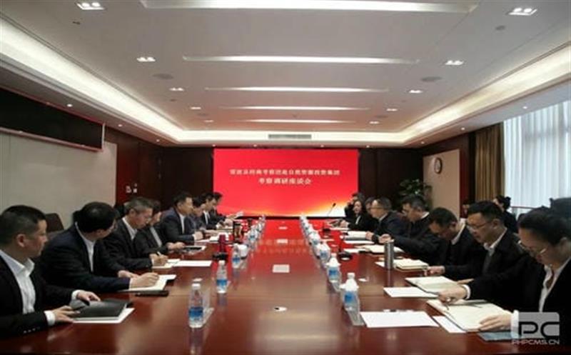 �ײ������̿�����һ�и����ſ������