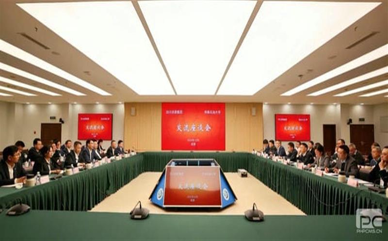 �����쵼������ʯ�ʹ�ѧ���콻��